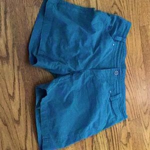 Kühl women’s Shorts in a teaish pine color size 8in men’s 29 im women